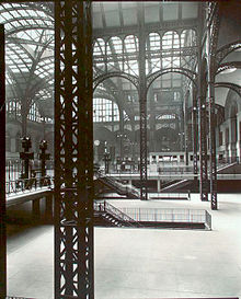 220px-Penn_Station,_Interior,_Manhattan_1935-1938