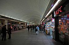 220px-Penn_Station_LIRR_concourse